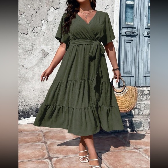 Plus size butterfly sleeve ruffle hem dress - Picture 11 of 16